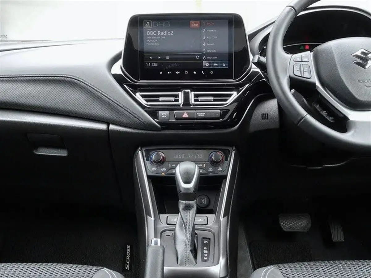2024-suzuki-s-cross-15-ultra-allgrip-big-13