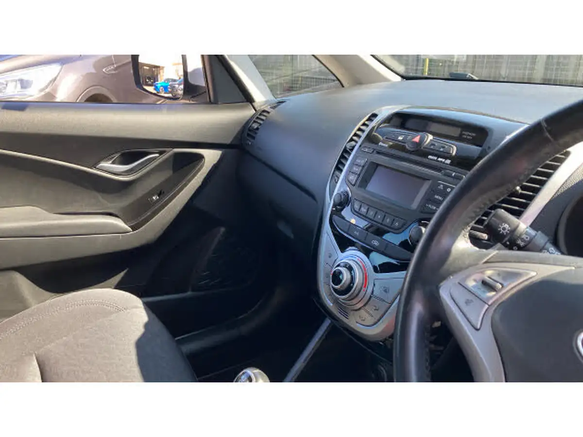 2016-hyundai-ix20-14-se-big-13