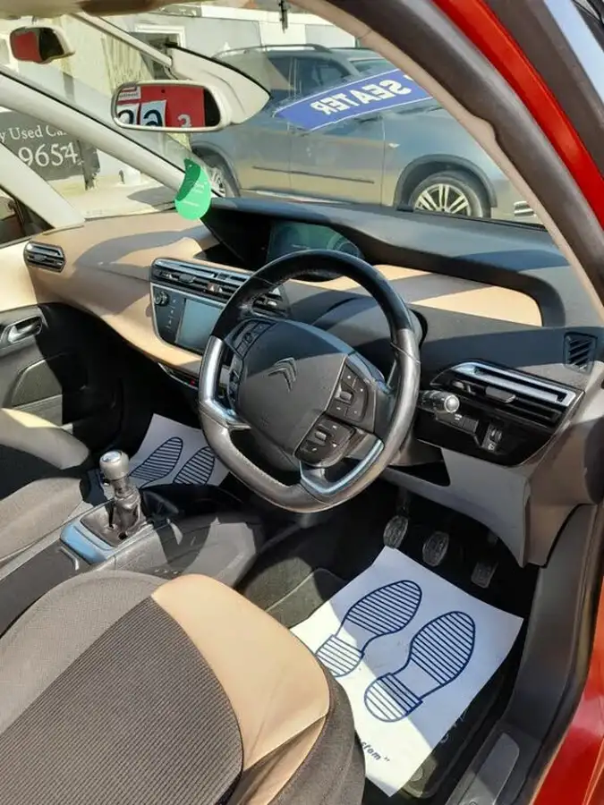 2015-citroen-grand-c4-picasso-16bluehdi-exclusive-big-8