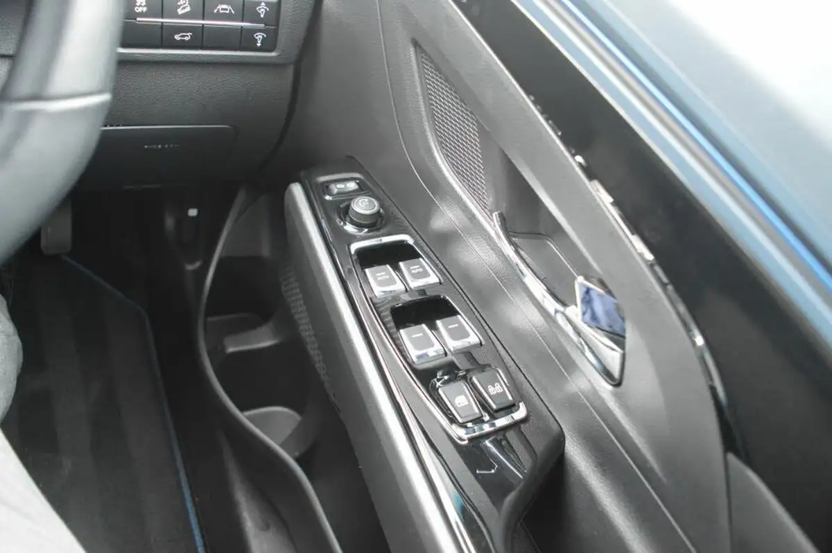 2022-kgm-ssangyong-korando-e-motion-e-ultimate-big-22