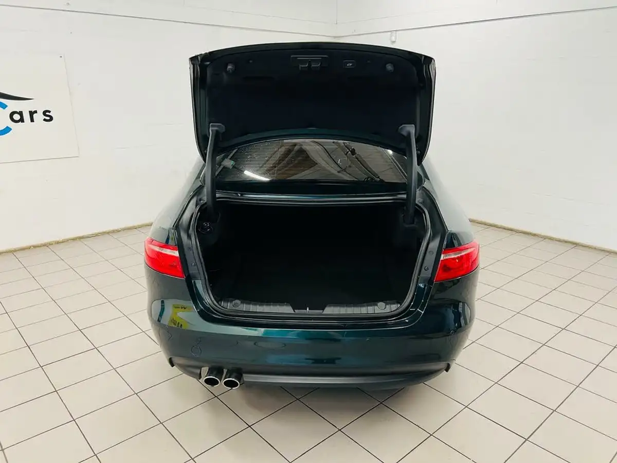 2017-jaguar-xf-20td-r-sport-180ps-saloon-4d-1999cc-auto-big-36