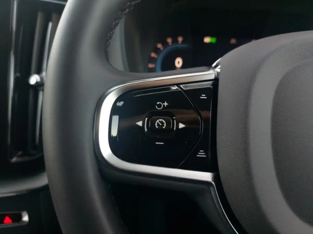 2023-volvo-xc60-20td-b4-plus-big-16
