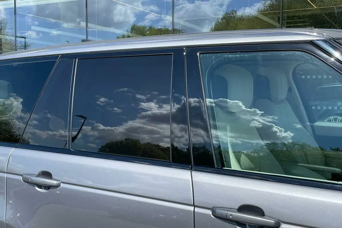 2021-land-rover-range-rover-30-d300-westminster-big-19