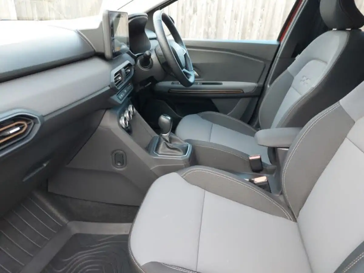 2024-dacia-jogger-16-tce-extreme-big-4
