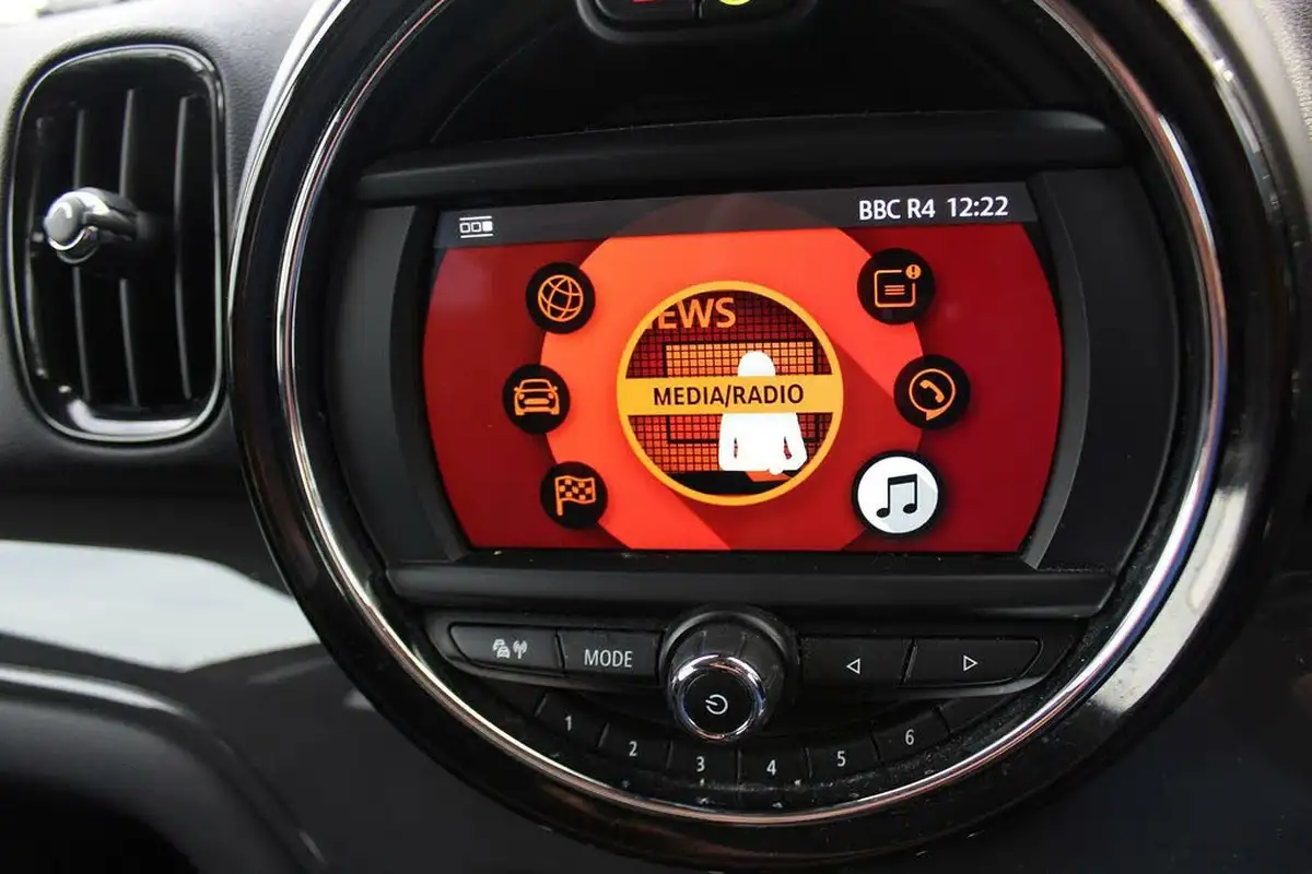 2019-mini-countryman-15-cooper-classic-big-13