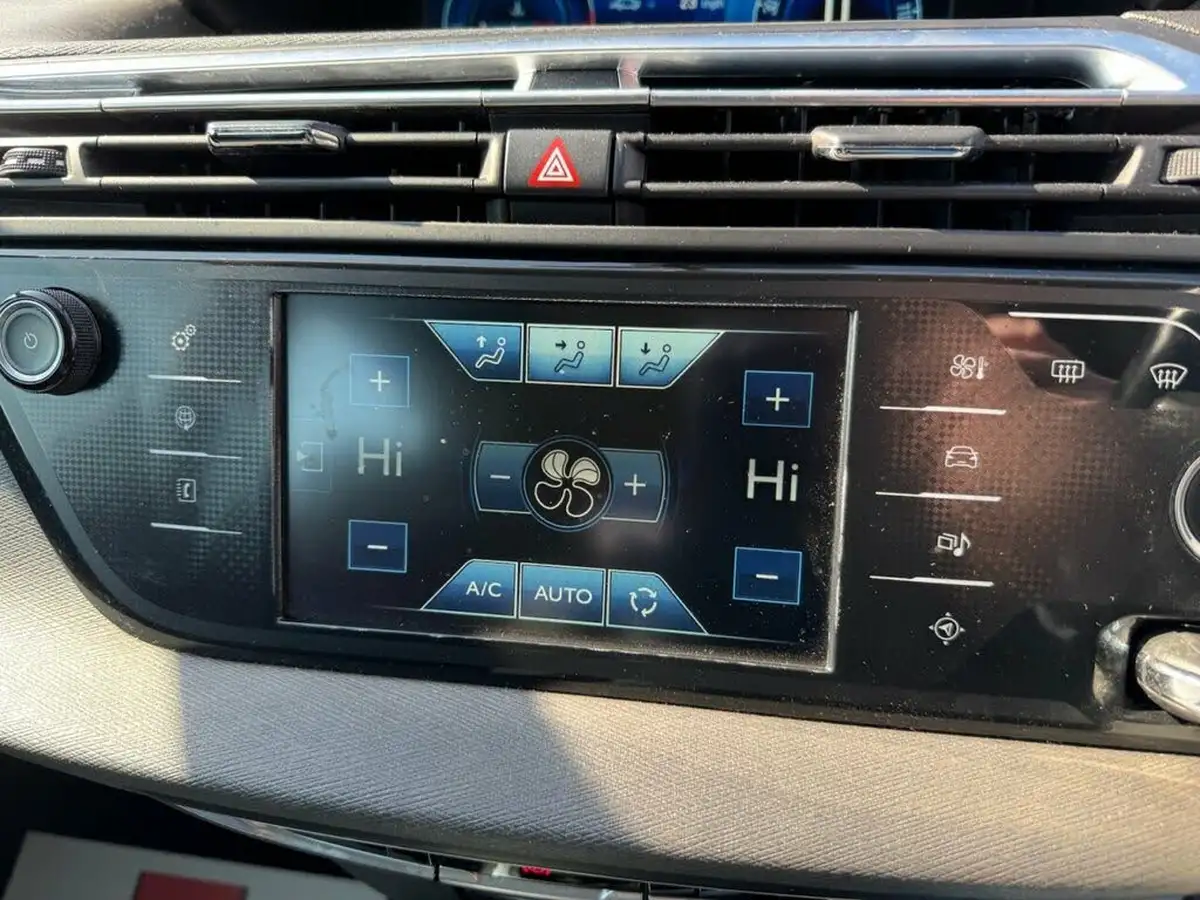 2016-citroen-c4-picasso-16bluehdi-exclusive-big-23