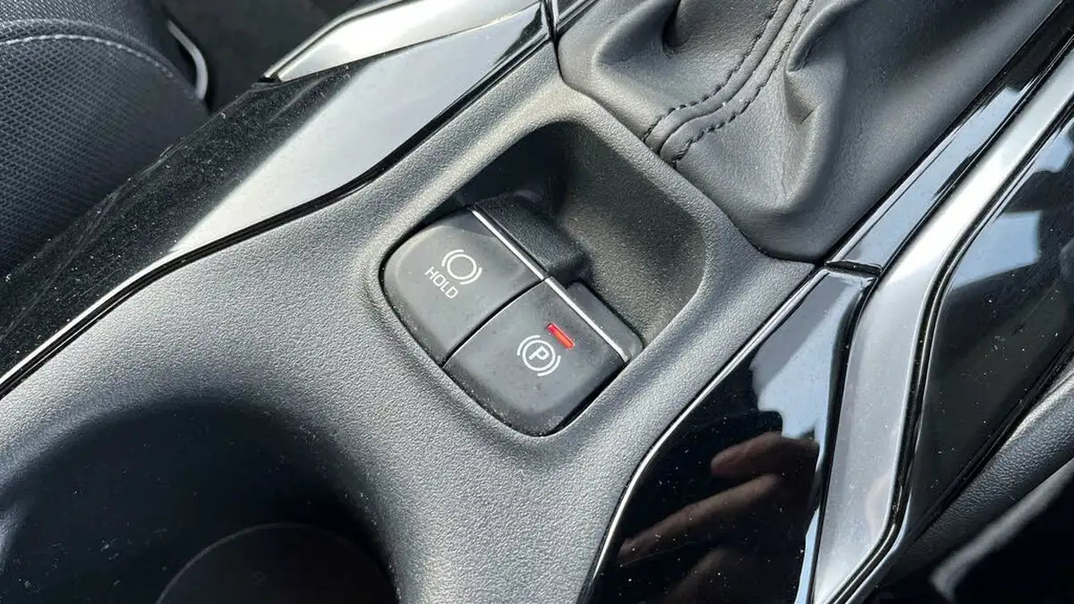 2022-toyota-corolla-18-vvt-i-icon-tech-trk-hatchback-5d-big-45