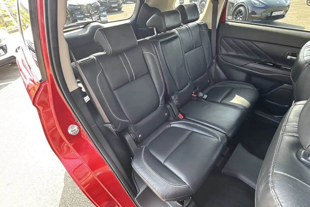 2018-mitsubishi-outlander-20-4h-phev-big-10