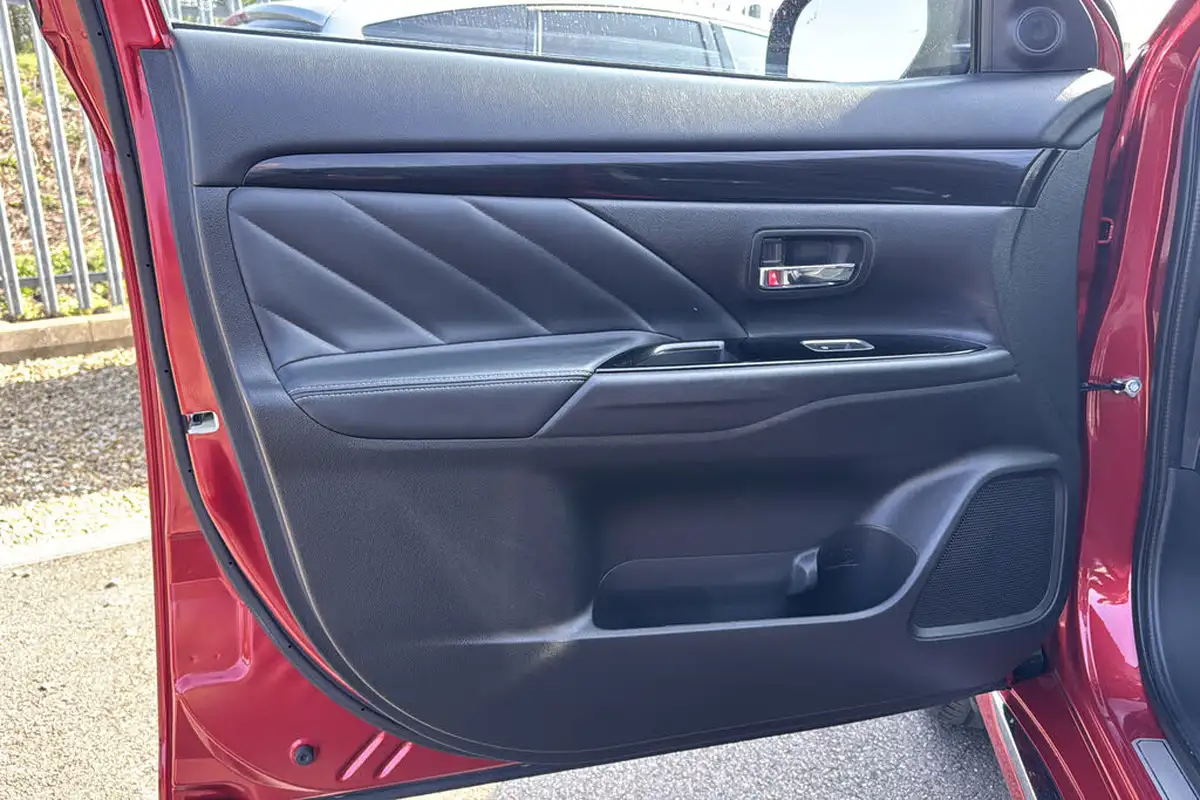 2018-mitsubishi-outlander-20-4h-phev-big-32