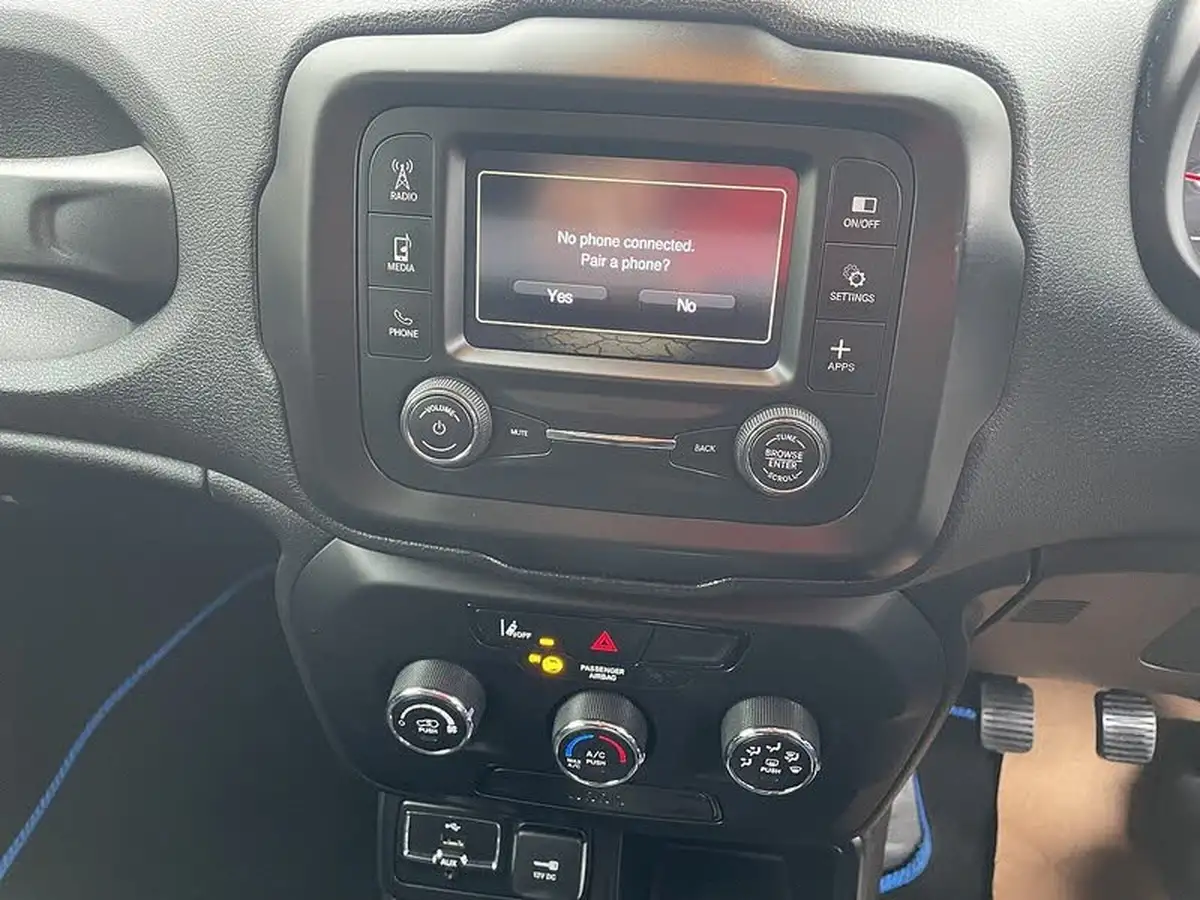 2019-jeep-renegade-10-gse-sport-big-30