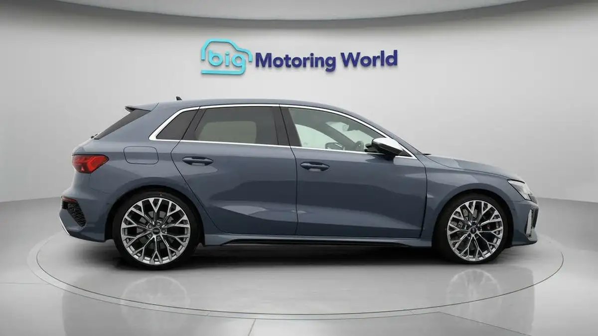 2022-audi-rs3-25-tfsi-sportback-5d-big-36