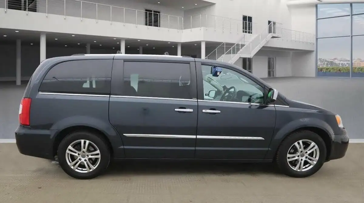 2014-chrysler-grand-voyager-28td-limited-big-4