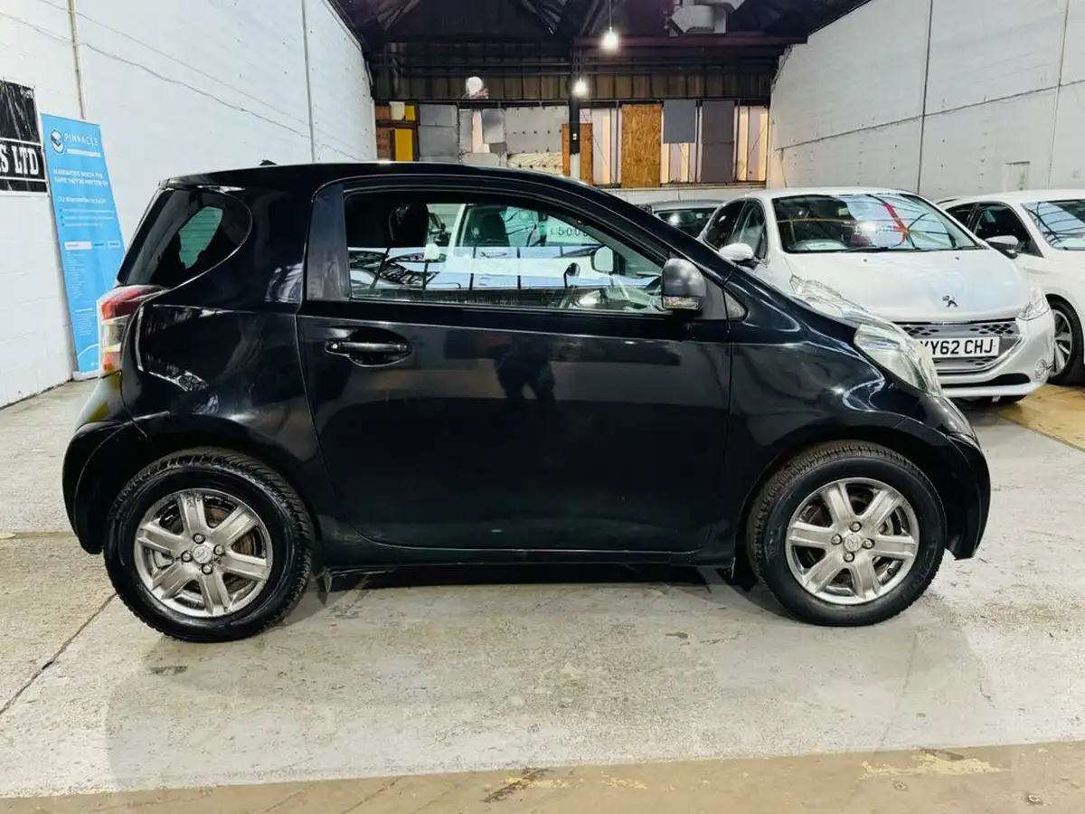 2009-toyota-iq-10-2-multidrive-big-6