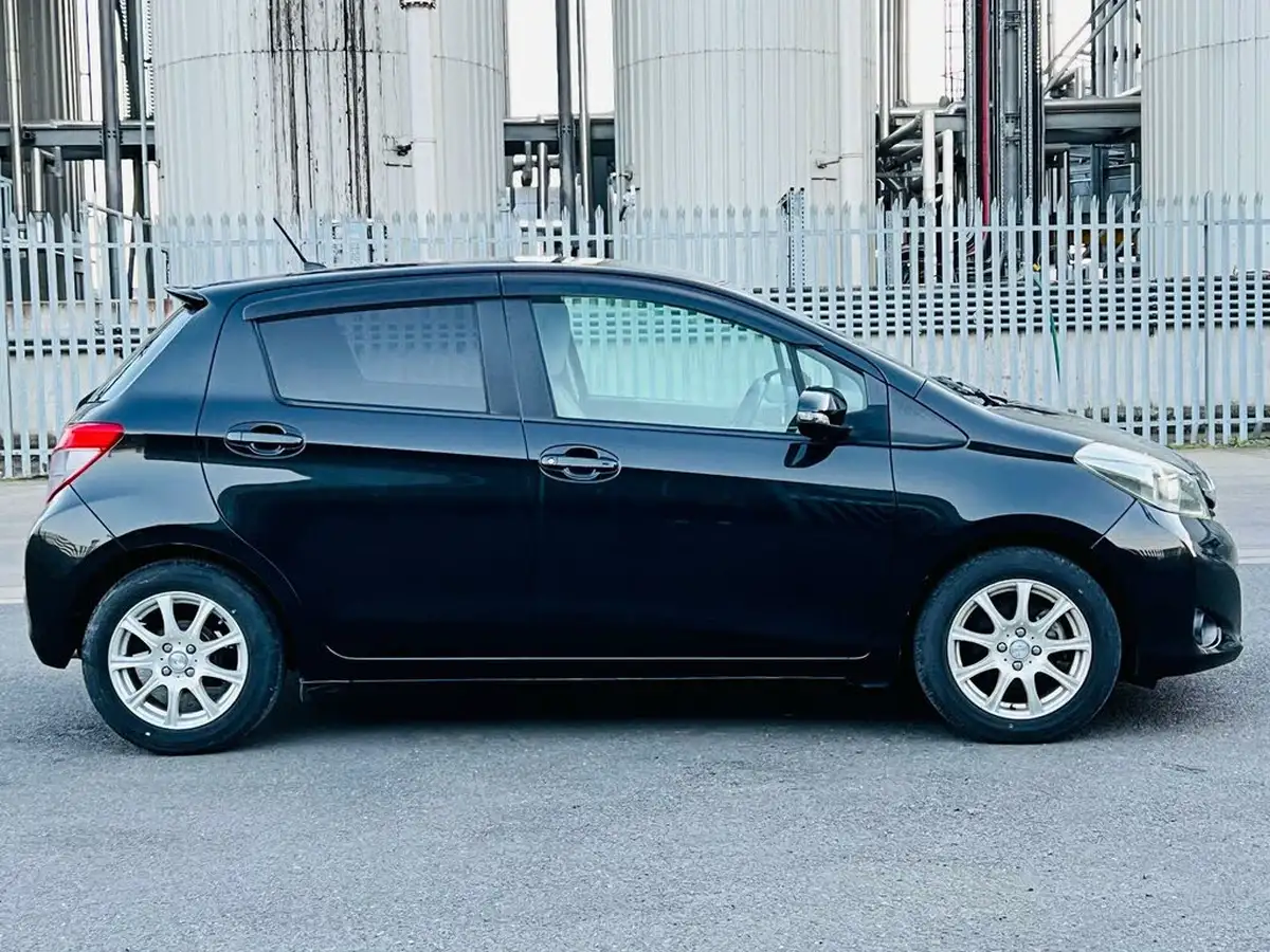 2011-toyota-yaris-133-tr-99bhp-5d-m-drive-s-big-8