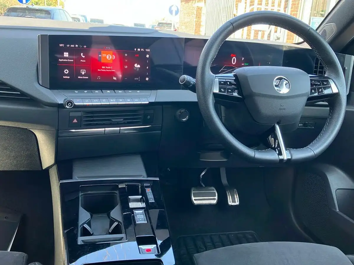 2024-vauxhall-astra-e-ultimate-hatchback-big-8