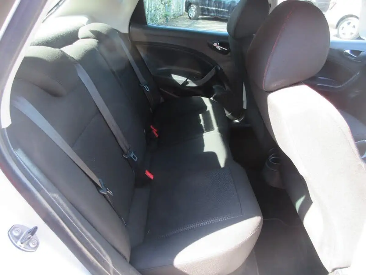 2013-seat-ibiza-12-fr-105-hatchback-5d-big-18
