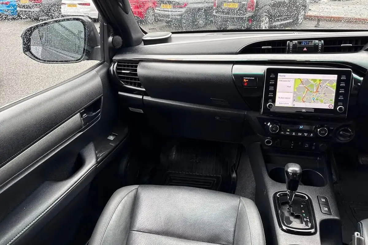 2021-toyota-hi-lux-28d-4d-invincible-x-at35-204hpeu6dt-e-big-19