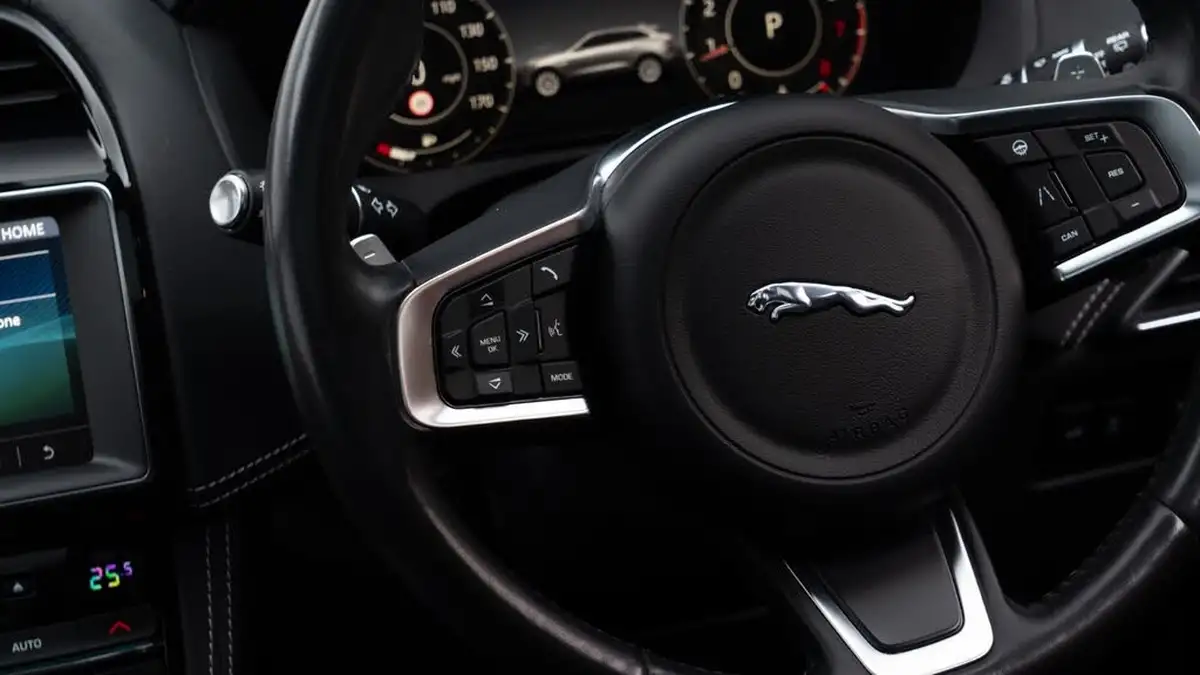 2020-jaguar-f-pace-20i-chequered-flag-big-14