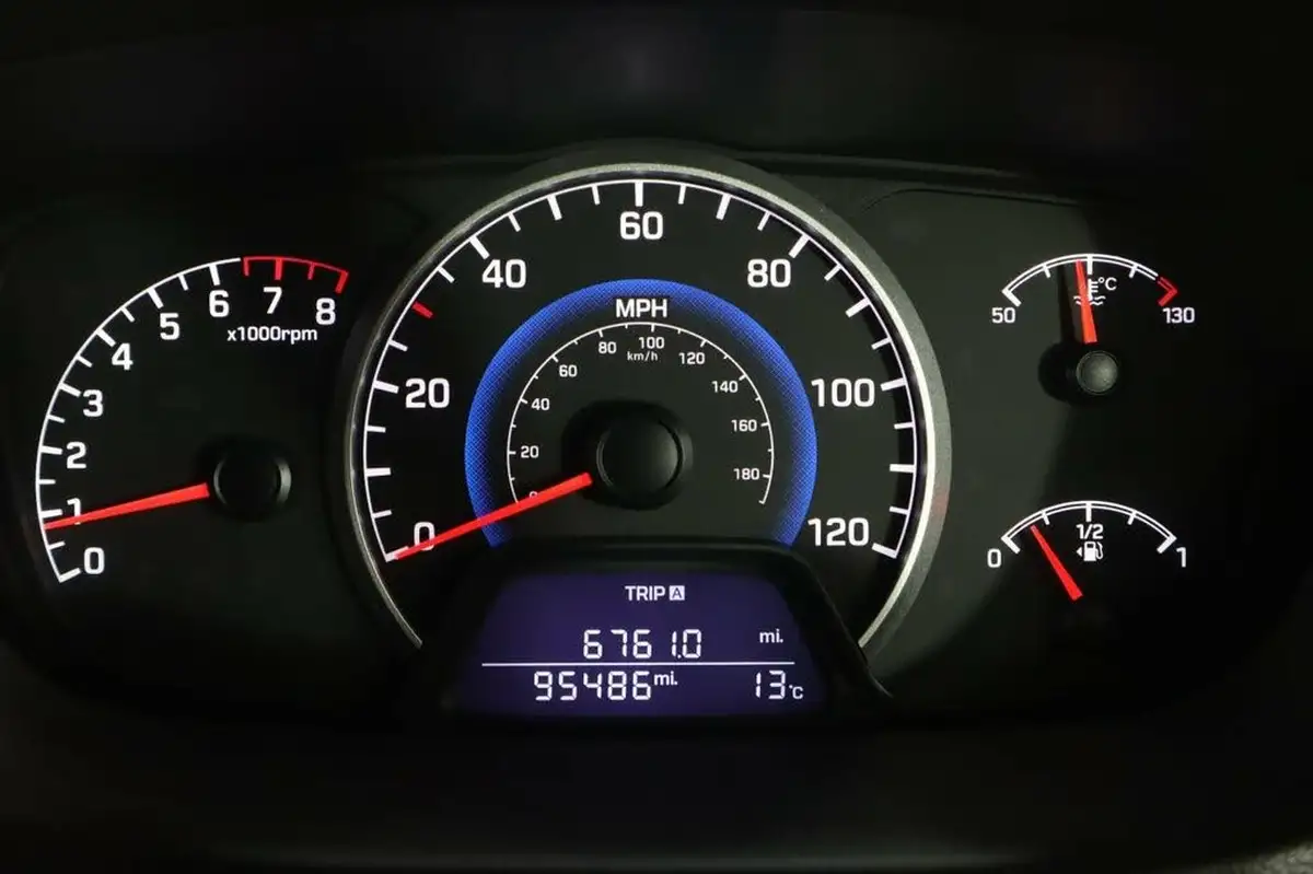 2018-hyundai-i10-10-go-se-66ps-big-16