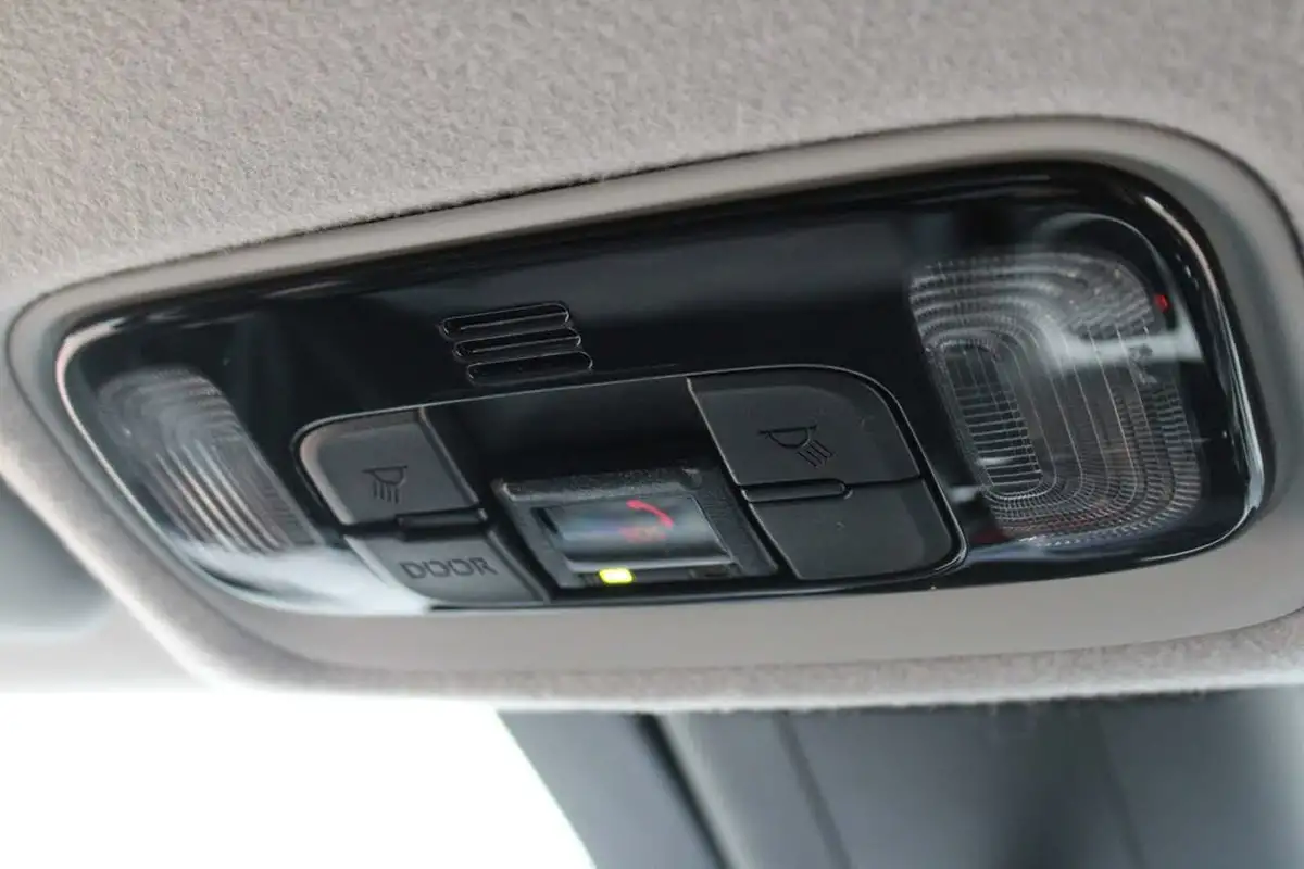 2021-toyota-yaris-cross-15-vvt-i-excel-big-33