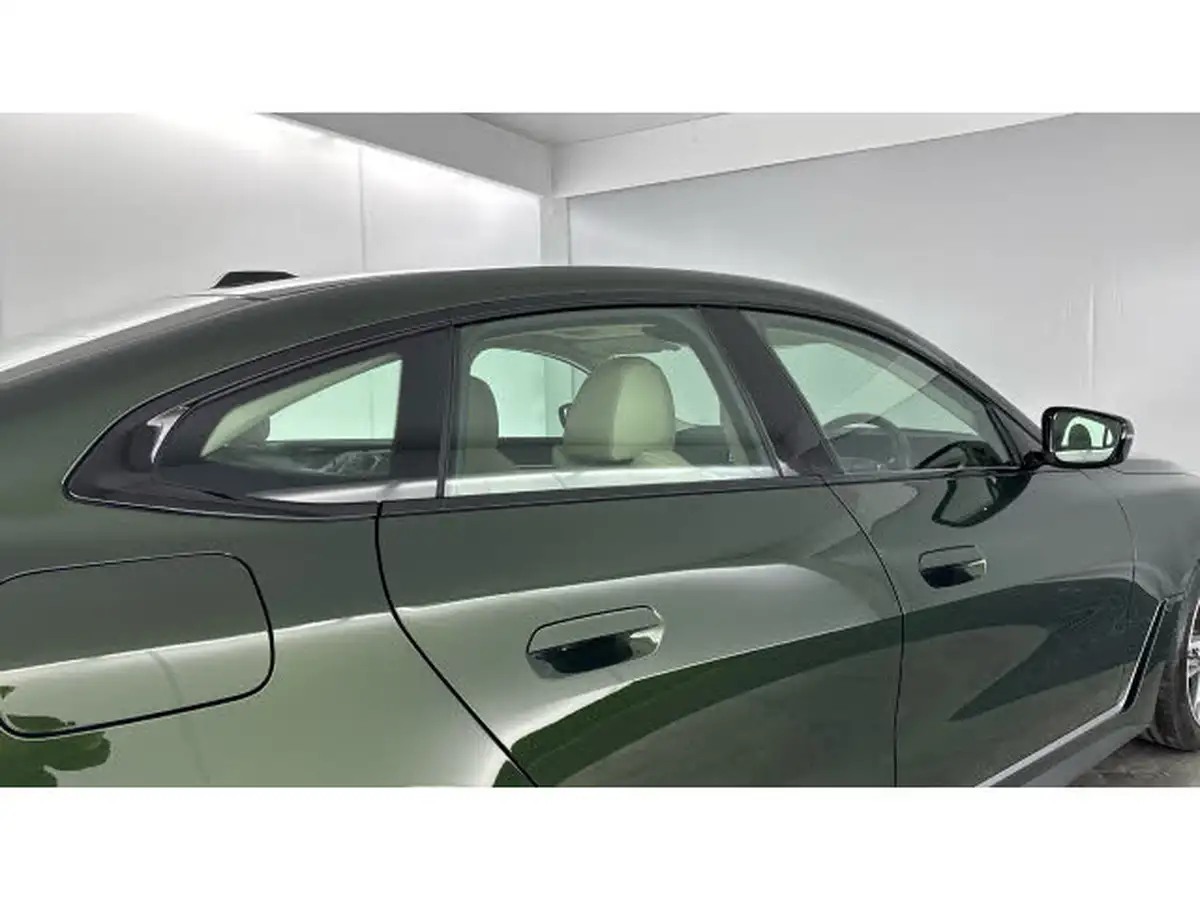 2024-bmw-i4-e-edrive35-sport-big-26