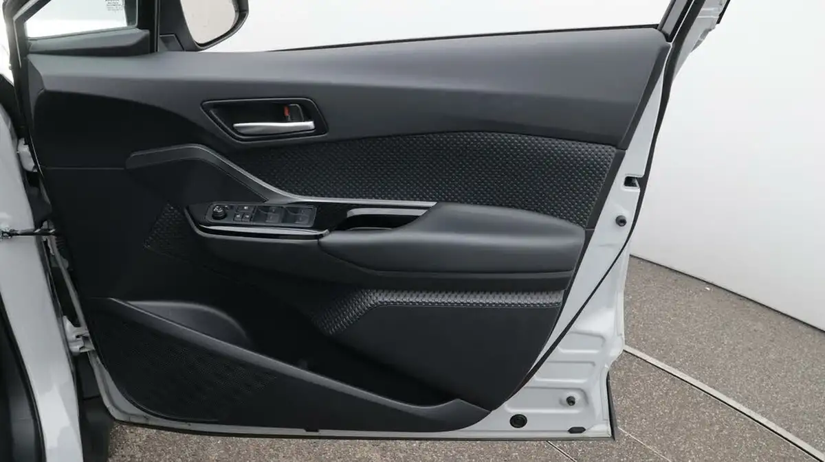 2021-toyota-c-hr-18-vvt-i-gr-sport-big-15
