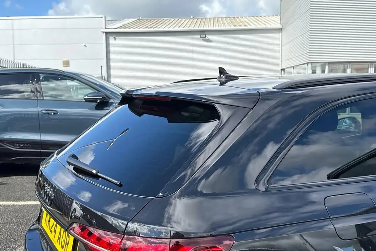 2024-audi-a4-avant-20-35-tdi-black-edition-big-30