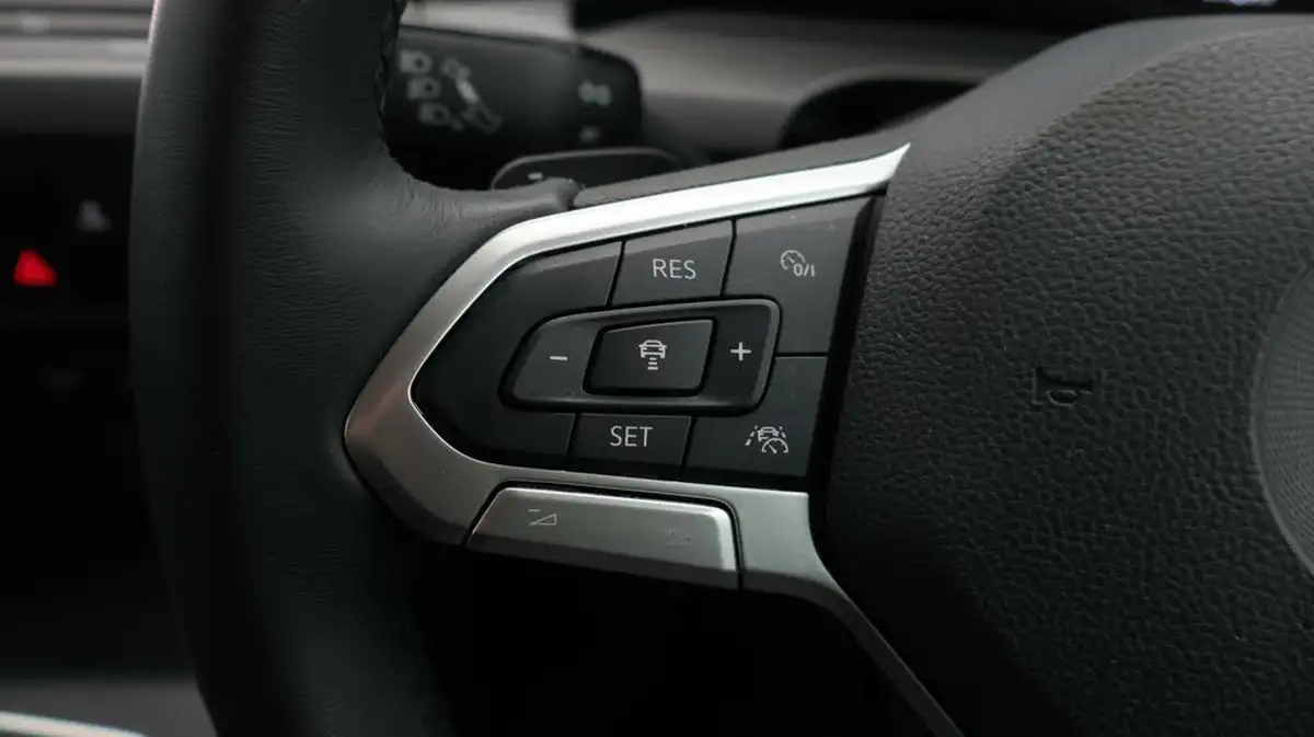 2021-volkswagen-golf-15-etsi-style-150ps-hatchback-big-24