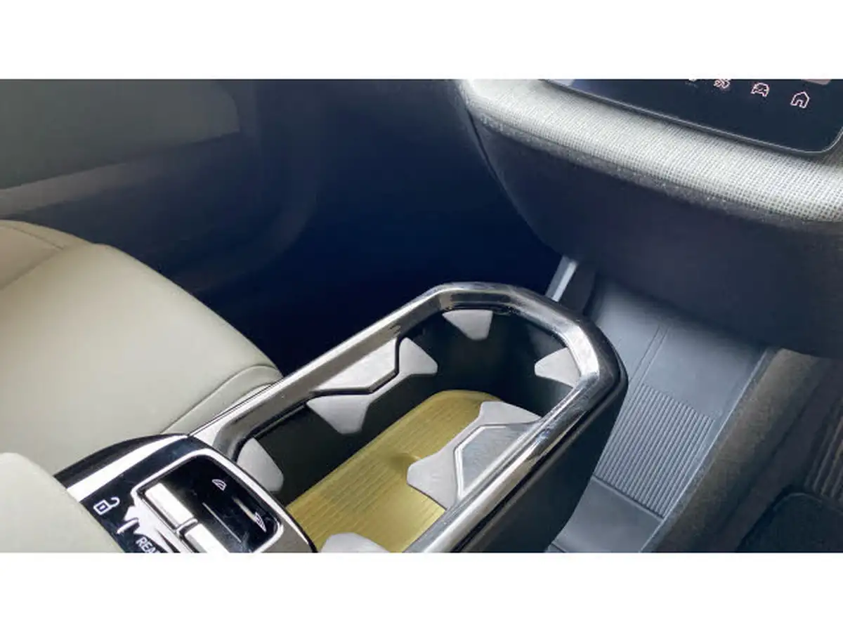 2024-volvo-ex30-e-twin-plus-big-33