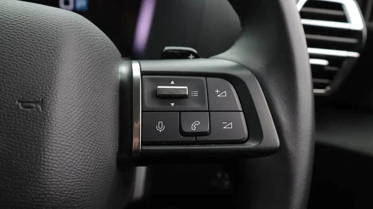 2023-citroen-c4-15bluehdi-shine-plus-big-25
