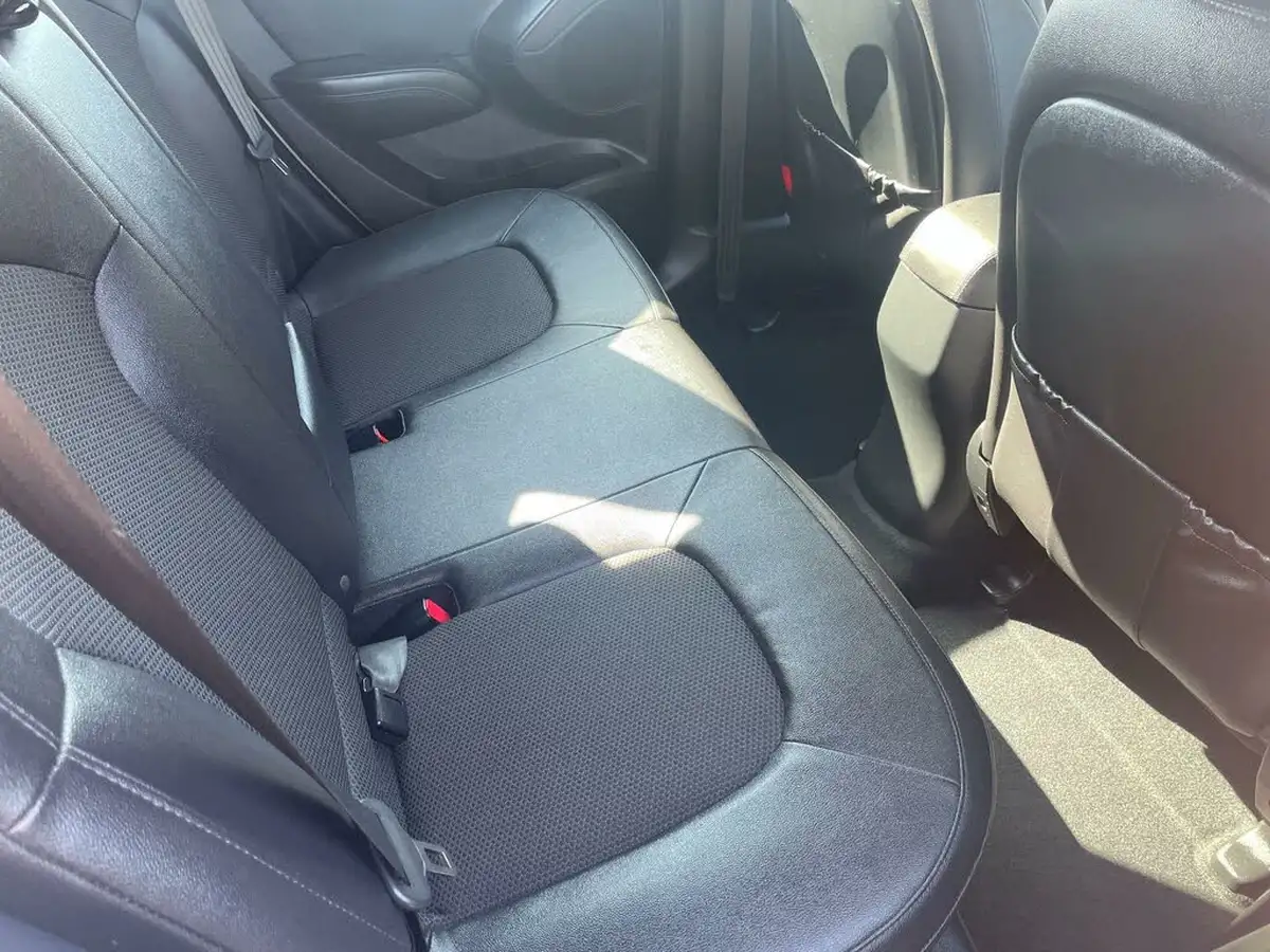 2015-hyundai-ix35-17td-se-nav-big-12