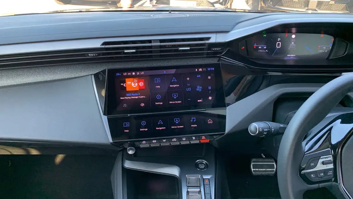 2022-peugeot-308-12-puretech-allure-premium-eat8-big-40
