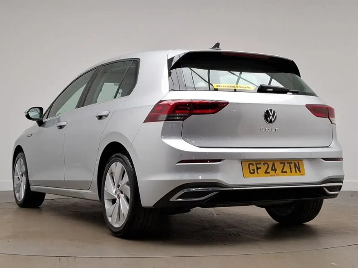 2024-volkswagen-golf-15-tsi-style-150ps-hatchback-big-1