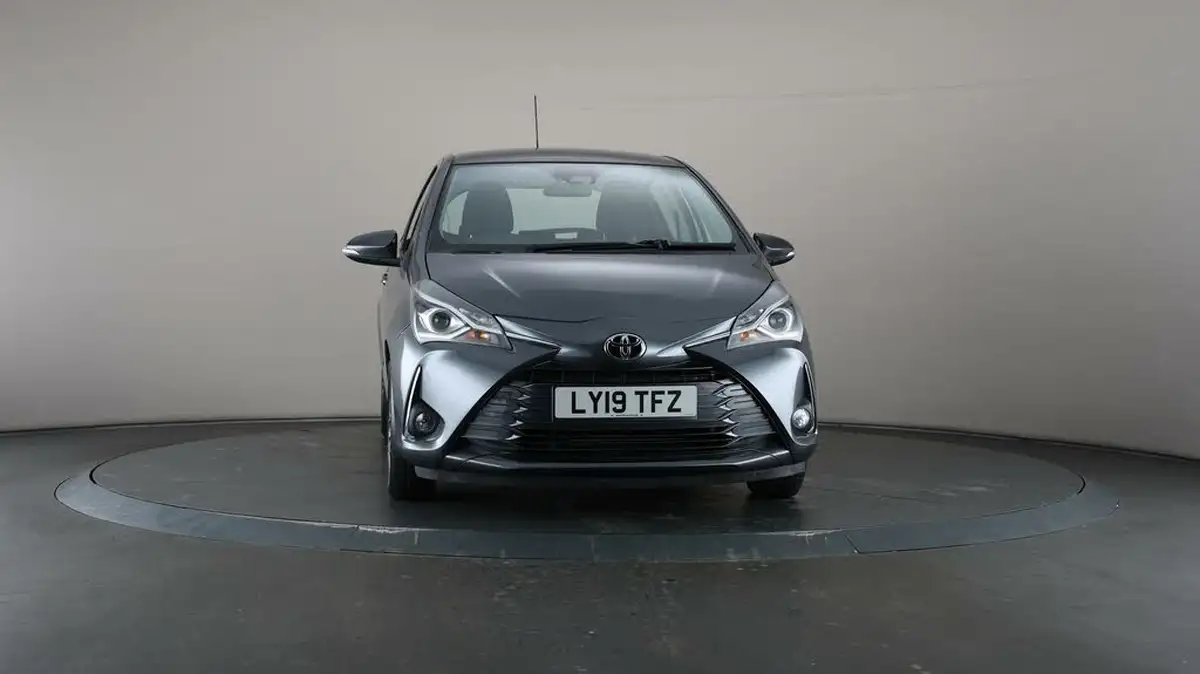 2019-toyota-yaris-15-vvt-i-icon-tech-111bhp-1496cc-big-39