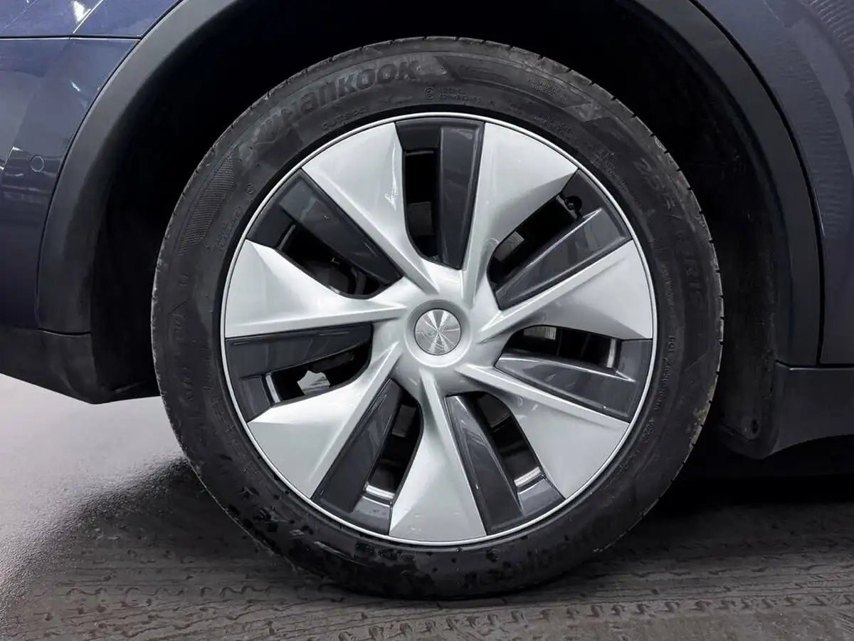 2022-tesla-model-y-e-long-range-big-44