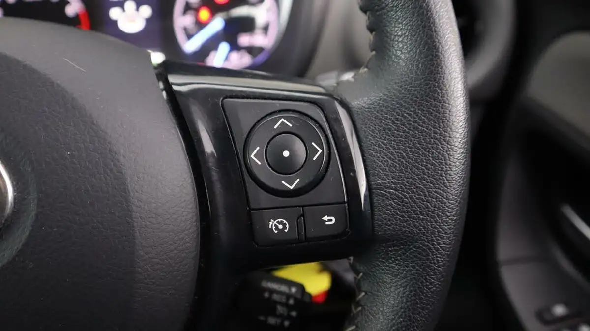 2019-toyota-yaris-15-vvt-i-icon-tech-111bhp-1496cc-big-22