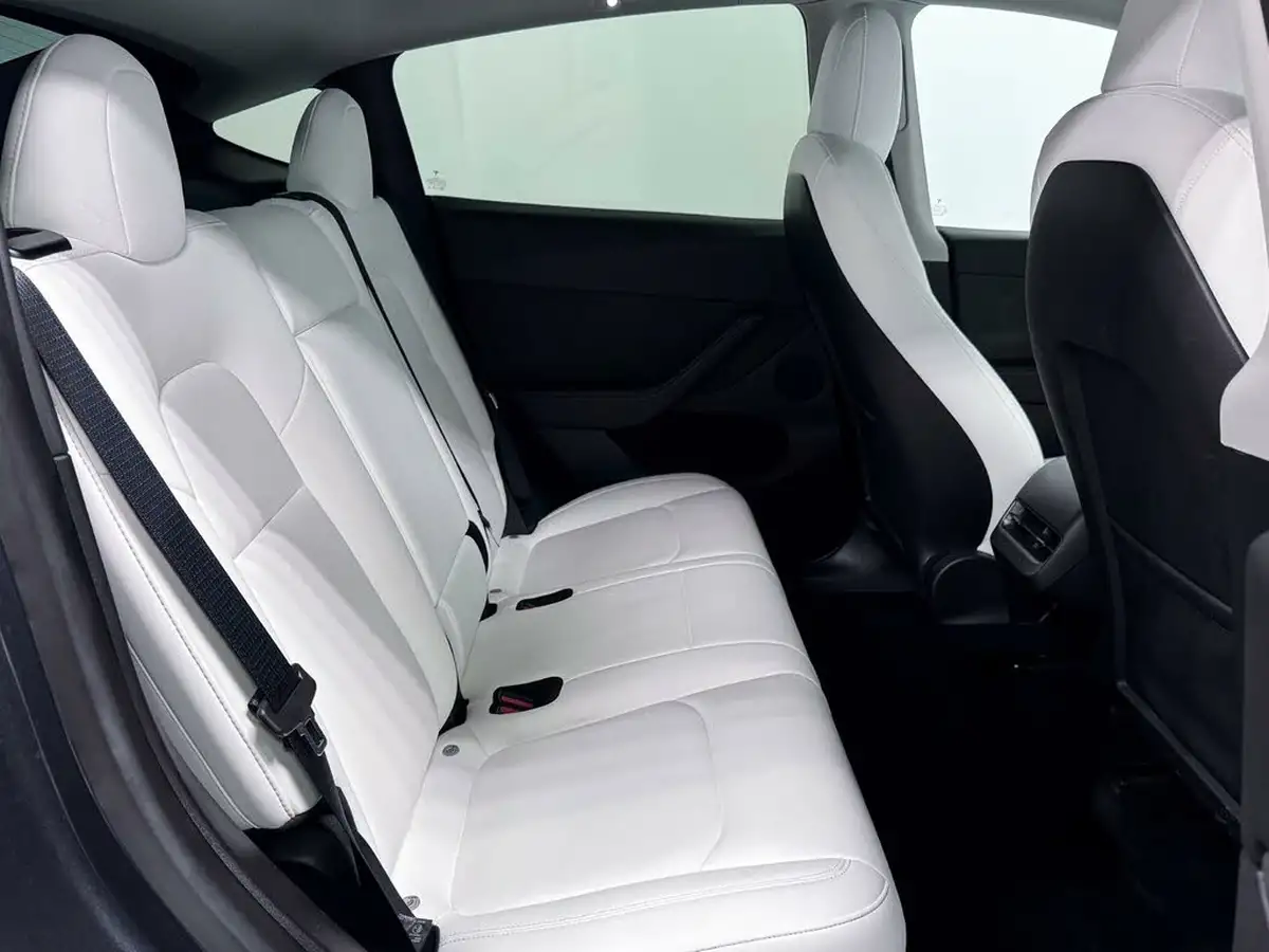 2022-tesla-model-y-e-long-range-big-24