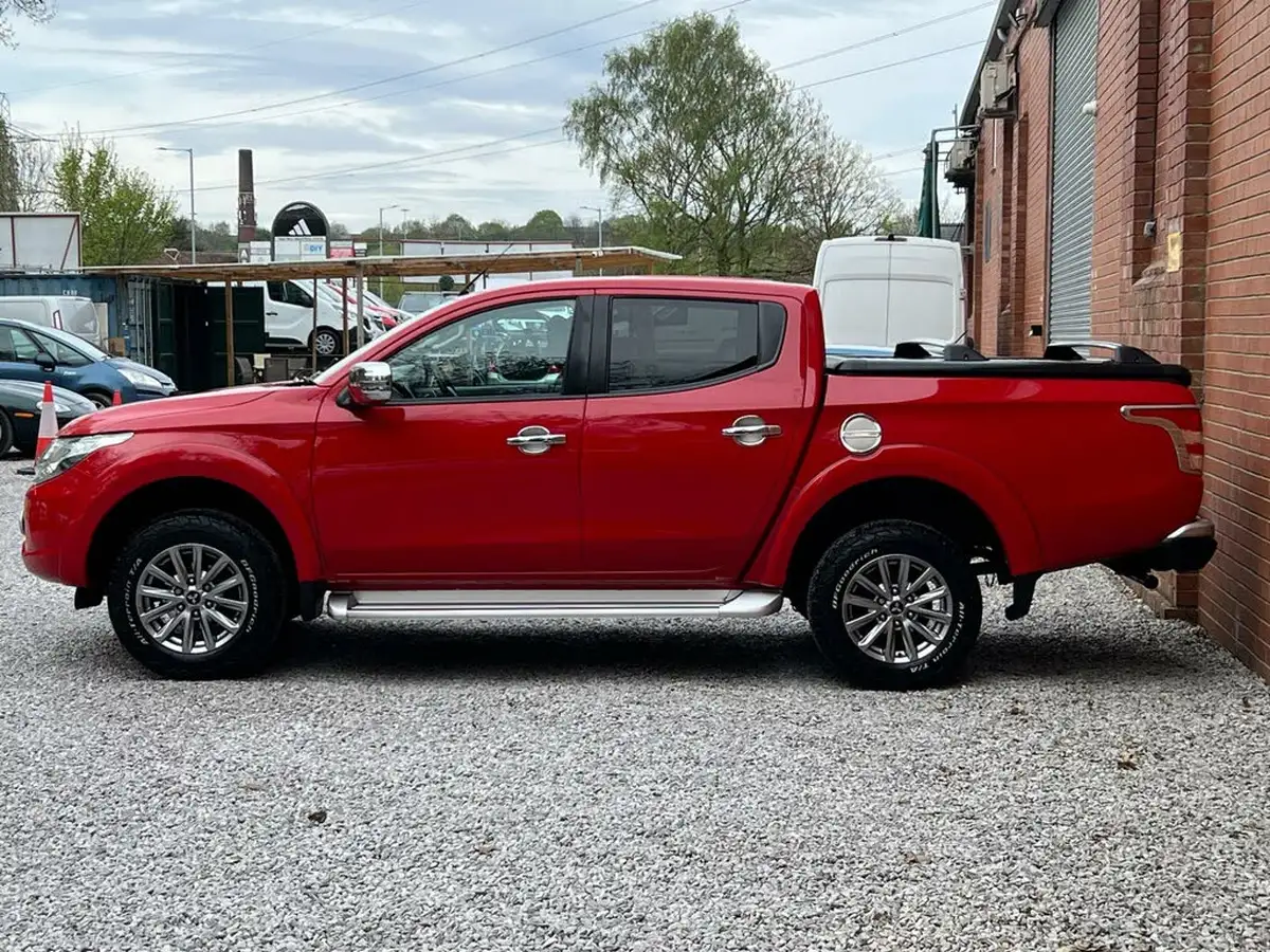 2018-mitsubishi-l200-24di-d-barbarian-sda-auto-big-3