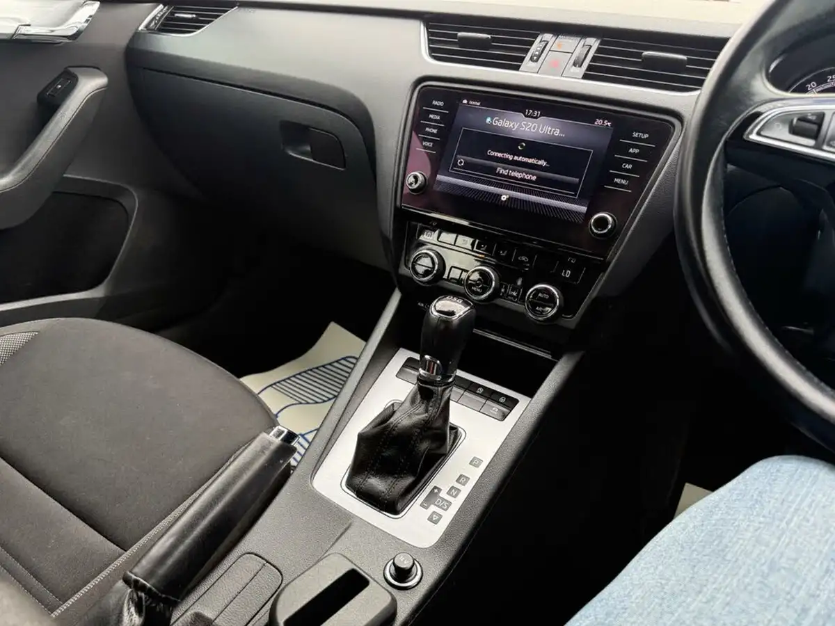 2017-skoda-octavia-16tdi-se-115ps-hatchback-1596cc-dsg-big-31