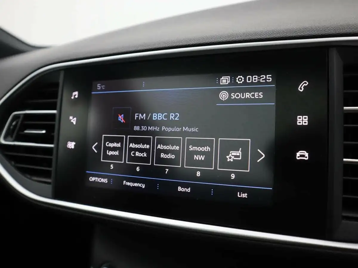 2019-peugeot-308-12-puretech-gt-line-big-11