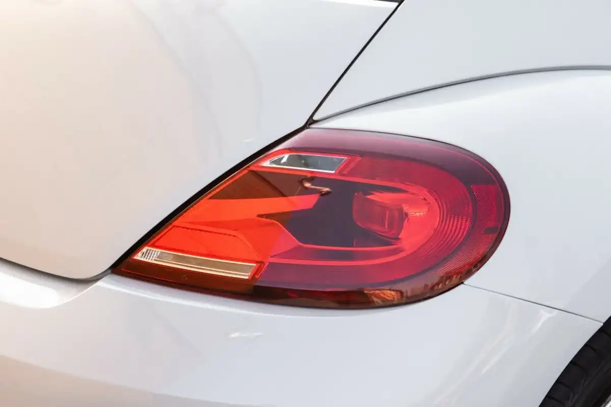 2018-volkswagen-beetle-12-tsi-base-hatchback-3d-big-9