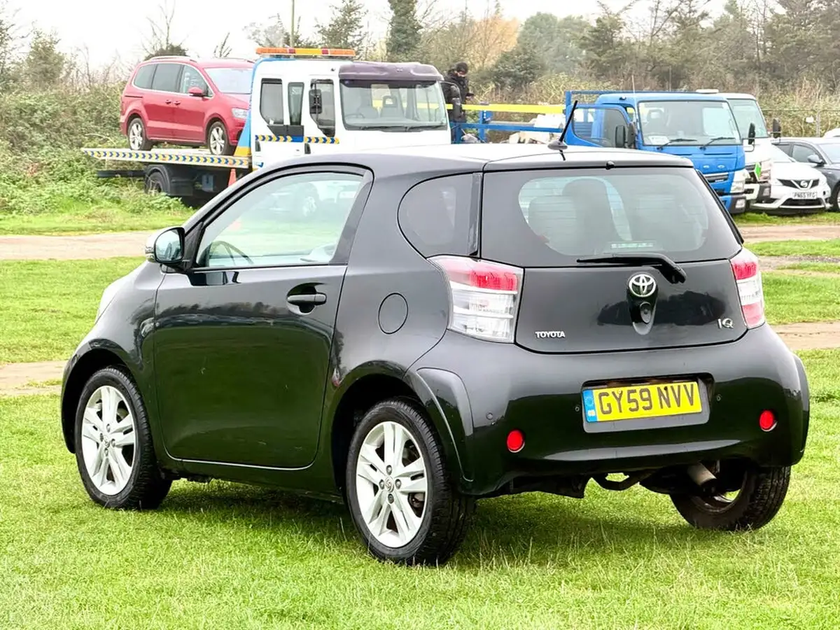 2009-toyota-iq-133-3-99bhp-cvt-big-18