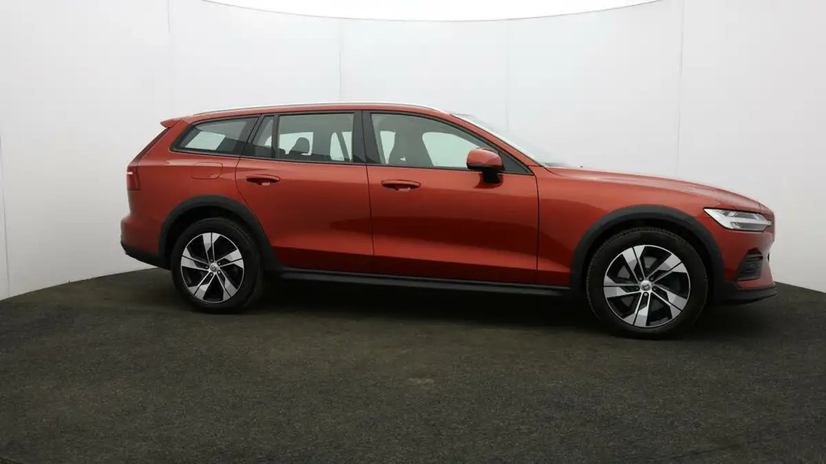 2021-volvo-v60-20td-b4-cross-country-big-45