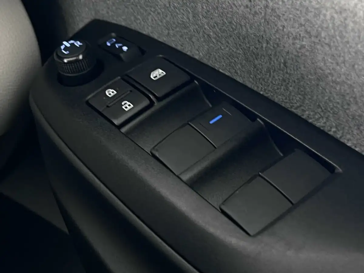 2021-toyota-yaris-15-vvt-i-excel-big-24