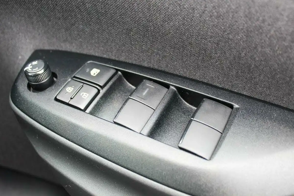 2023-toyota-yaris-15-vvt-i-design-big-27