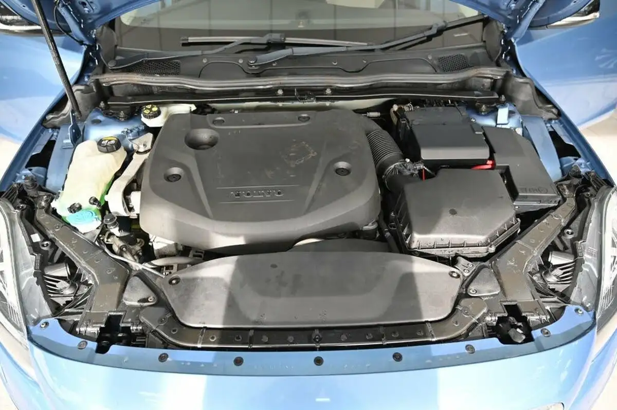 2016-volvo-v40-20td-d2-cross-country-lux-geartronic-big-26