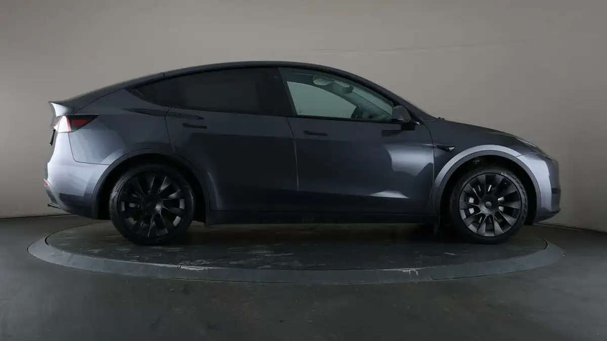2022-tesla-model-y-e-rwd-big-53