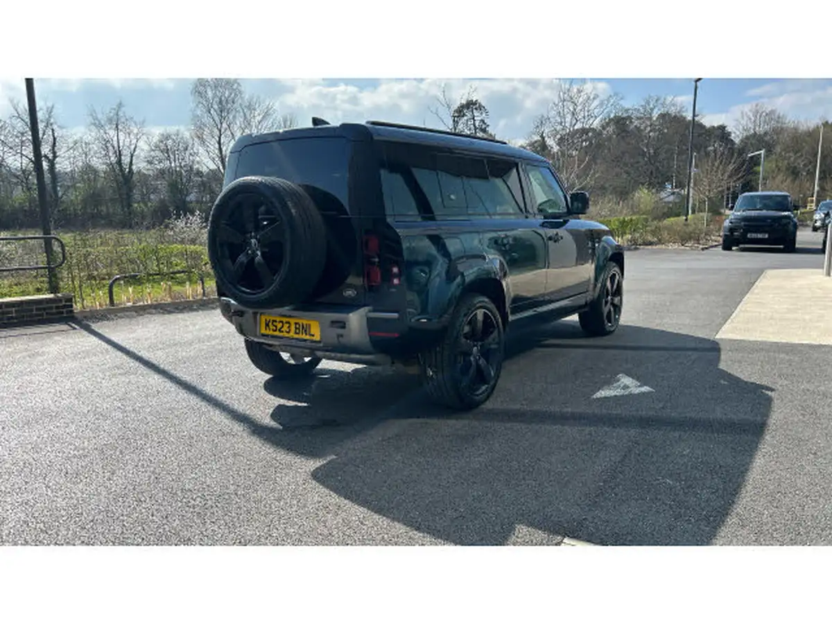 2023-land-rover-110-defender-30-d300-x-dynamic-hse-big-30