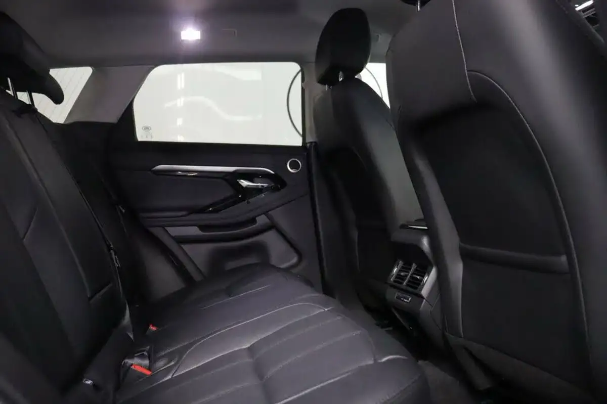 2023-land-rover-range-rover-evoque-15-p300e-r-dynamic-se-big-31