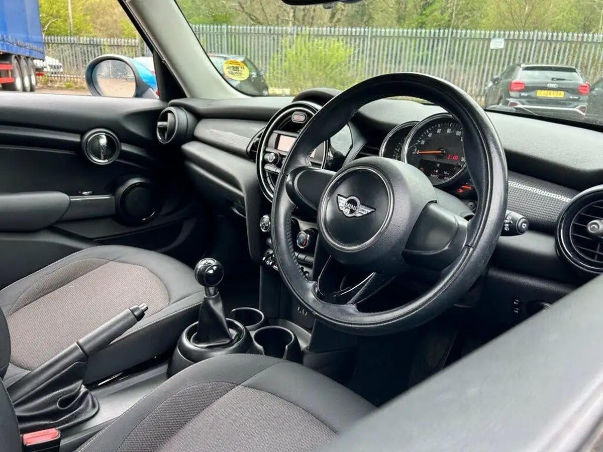 2014-mini-cooper-15-cooper-5d-big-12